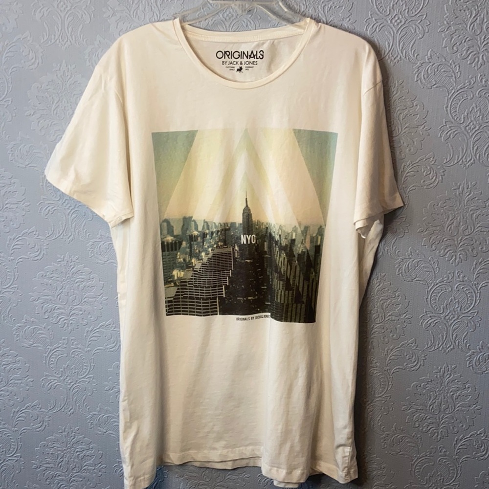 3/$20 Jack & Jones cream tshirt